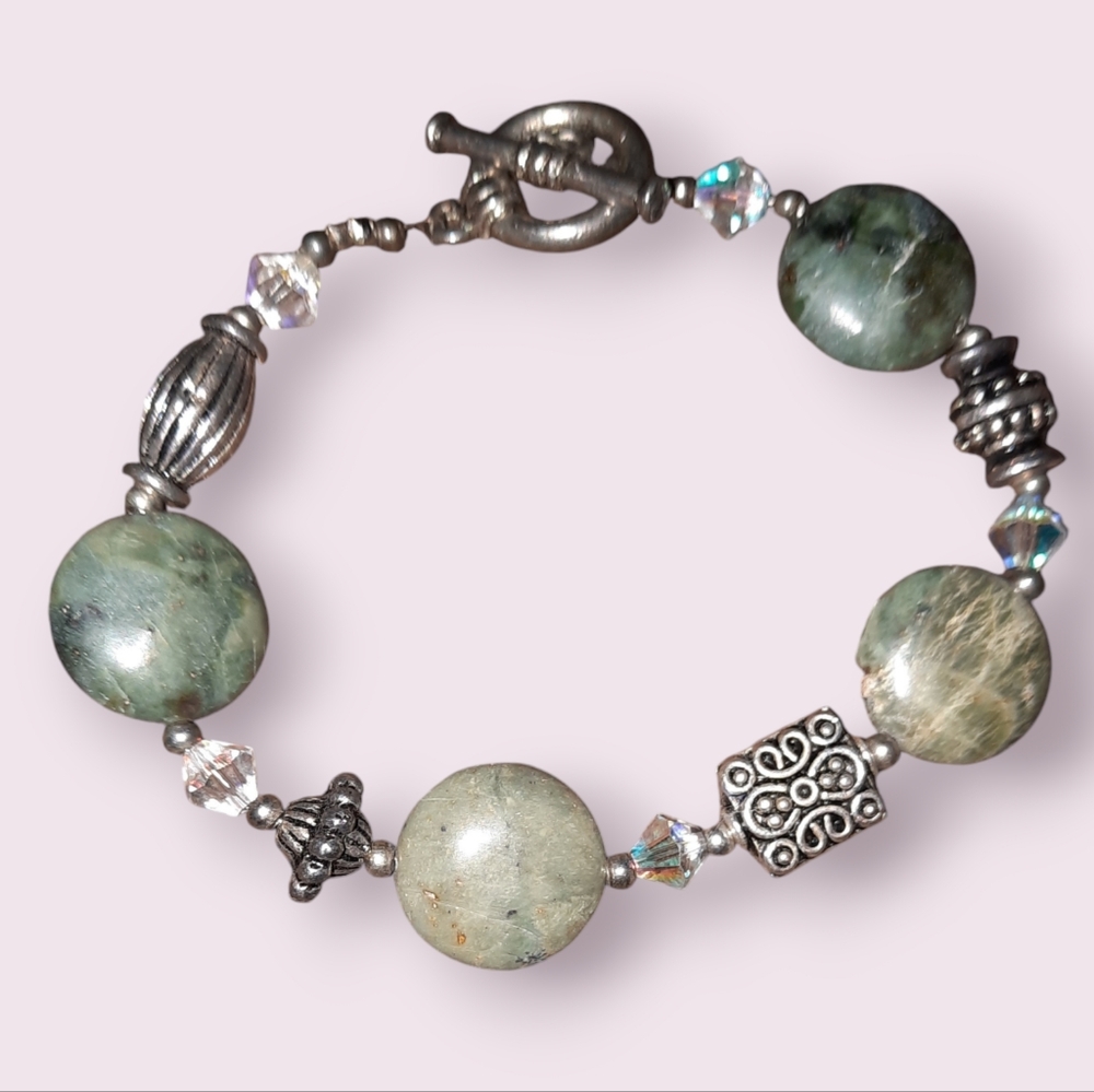 Green gemstone beaded bracelet silver plated toggle clasp accents 8in Jasper